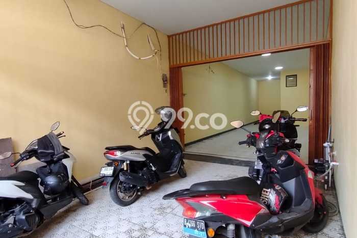 LOKASI STRATEGIS! Ruko di Jelambar, Luas 200m², Pusat Komersial, Mainroad LOKASI STRATEGIS! Ruko di Jelambar, Luas 200m², Pusat Komersial, Mainroad