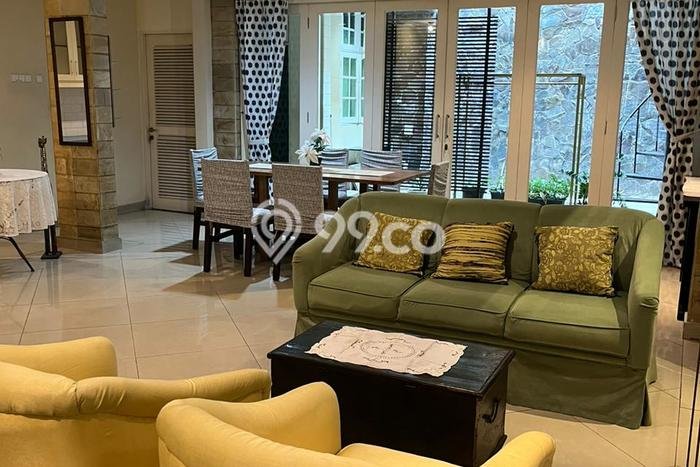 Lokasi strategis! Rumah siap pakai disewakan di Kebayoran Lama LB 250m2 Lokasi strategis! Rumah siap pakai disewakan di Kebayoran Lama LB 250m2