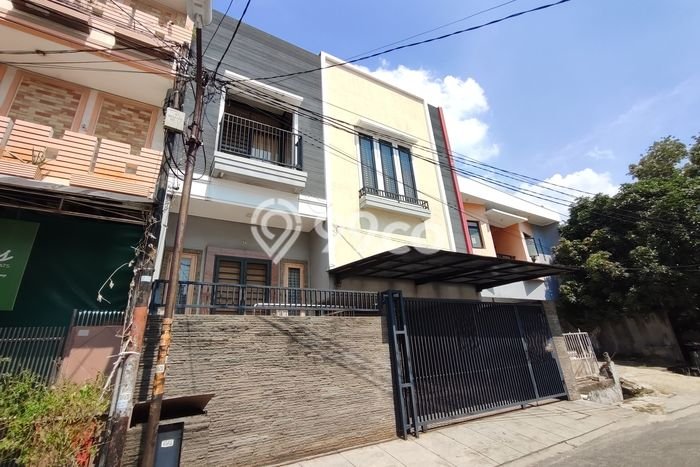 Rumah Mewah Dijual LT 186m2 di Grogol Petamburan, Jakarta Barat Rumah Mewah Dijual LT 186m2 di Grogol Petamburan, Jakarta Barat