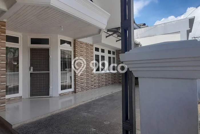 Lokasi strategis! Rumah siap pakai disewakan di Way Halim LB 200m2 Lokasi strategis! Rumah siap pakai disewakan di Way Halim LB 200m2