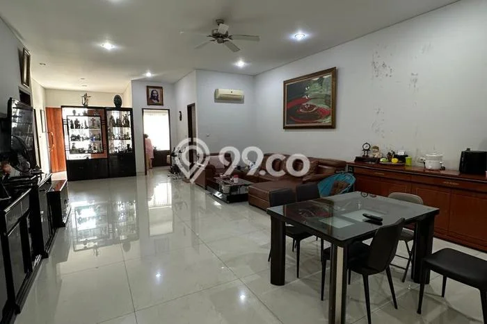 Siap Huni Rumah Mewah 7 Kamar di Penjaringan Dekat ke Mana Pun Siap Huni Rumah Mewah 7 Kamar di Penjaringan Dekat ke Mana Pun