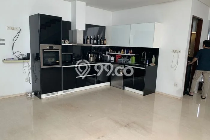 Dijual Rumah Luas Elegan Dengan View Eksklusif di Pluit, Jakarta Utara Dijual Rumah Luas Elegan Dengan View Eksklusif di Pluit, Jakarta Utara