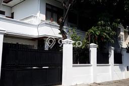 Ready to Use! Luxury House LT 418m2 Desain Modern di Cipete Ready to Use! Luxury House LT 418m2 Desain Modern di Cipete