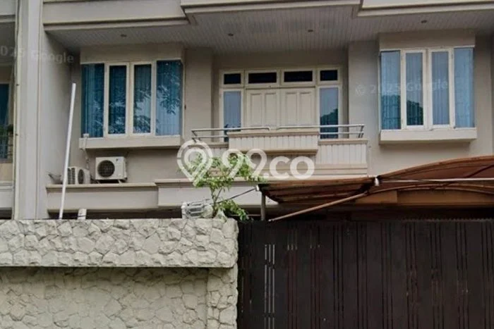 Rumah Mewah LB 300m2 Siap Huni Desain Elegan di Intercon, Jakarta Barat Rumah Mewah LB 300m2 Siap Huni Desain Elegan di Intercon, Jakarta Barat