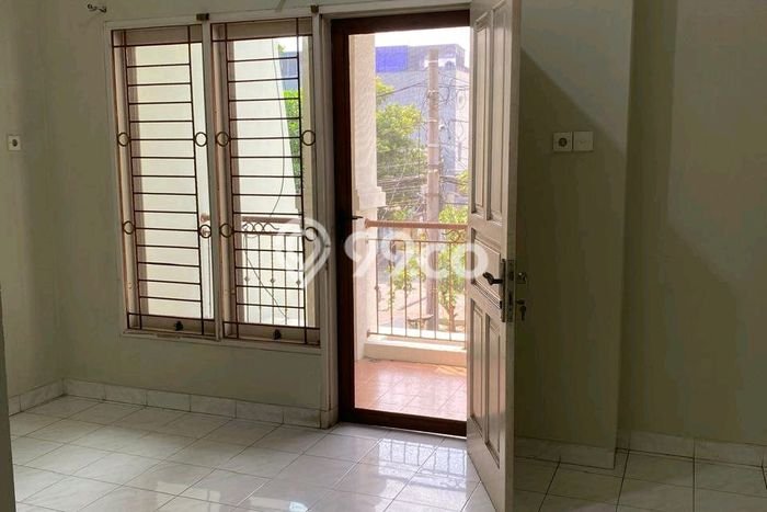 Jual Rumah Luas Elegan Dengan View Cantik di Taman Cosmos, Jakarta Barat Jual Rumah Luas Elegan Dengan View Cantik di Taman Cosmos, Jakarta Barat