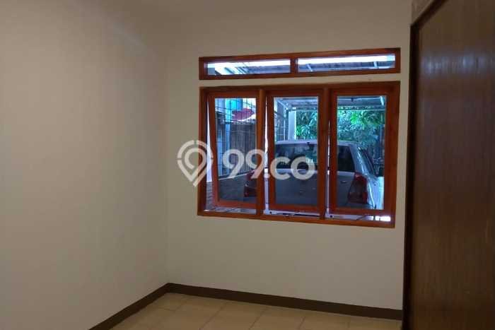 Rumah Nyaman dengan 3 Kamar Tidur dan 2 Kamar Mandi di Kawasan Arcamanik, Bandung Rumah Nyaman dengan 3 Kamar Tidur dan 2 Kamar Mandi di Kawasan Arcamanik, Bandung