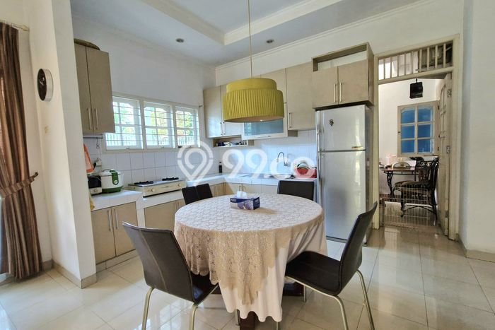 Lokasi terbaik! Rumah siap pakai dikontrakkan di Cinere LB 200m2 Lokasi terbaik! Rumah siap pakai dikontrakkan di Cinere LB 200m2