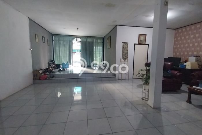 Unit Gudang Dijual di Jakarta Selatan LT 270m2 & LB 250m2 Unit Gudang Dijual di Jakarta Selatan LT 270m2 & LB 250m2