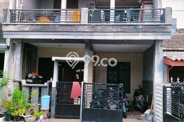 Dijual Cepat Rumah Favorit Siap Huni LB 180m2 di Rungkut, Surabaya Dijual Cepat Rumah Favorit Siap Huni LB 180m2 di Rungkut, Surabaya