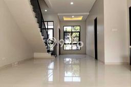 Rumah Elit Modern Tanpa Renovasi di Singgasana Bandung Rumah Elit Modern Tanpa Renovasi di Singgasana Bandung