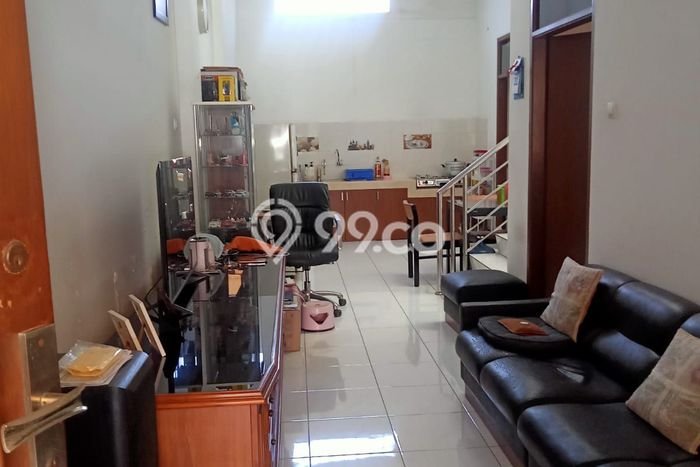 Rumah Strategis dengan Luas Tanah 86m² dan Luas Bangunan 150m² di Kawasan Regol, Bandung Rumah Strategis dengan Luas Tanah 86m² dan Luas Bangunan 150m² di Kawasan Regol, Bandung