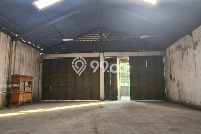 LOKASI BISNIS! Gudang Disewakan di , Luas 240m2m², Jalan Utama LOKASI BISNIS! Gudang Disewakan di , Luas 240m2m², Jalan Utama