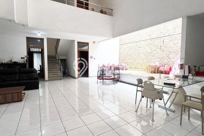 Rumah Elit Modern Tanpa Renovasi di Bandung Kota Bandung Rumah Elit Modern Tanpa Renovasi di Bandung Kota Bandung