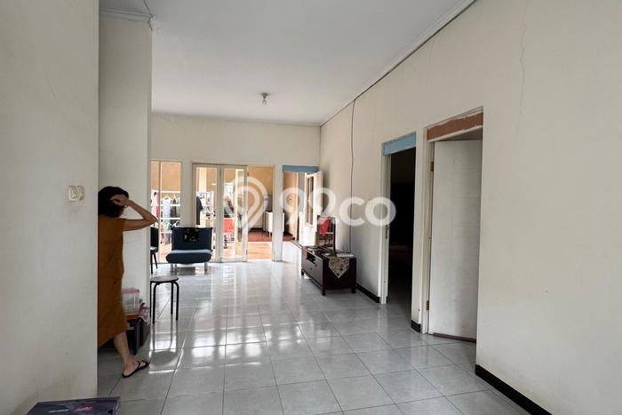 Rumah Modern 3 KT LT 200m2 di Taman Holis Indah Rumah Modern 3 KT LT 200m2 di Taman Holis Indah