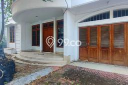 Siap Huni Rumah Mewah 4 Kamar di Kebayoran Baru Dekat ke Mana Pun Siap Huni Rumah Mewah 4 Kamar di Kebayoran Baru Dekat ke Mana Pun