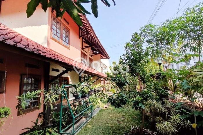 Ready to Use! Luxury House LT 859m2 Desain Elegan di Bandung Utara Ready to Use! Luxury House LT 859m2 Desain Elegan di Bandung Utara