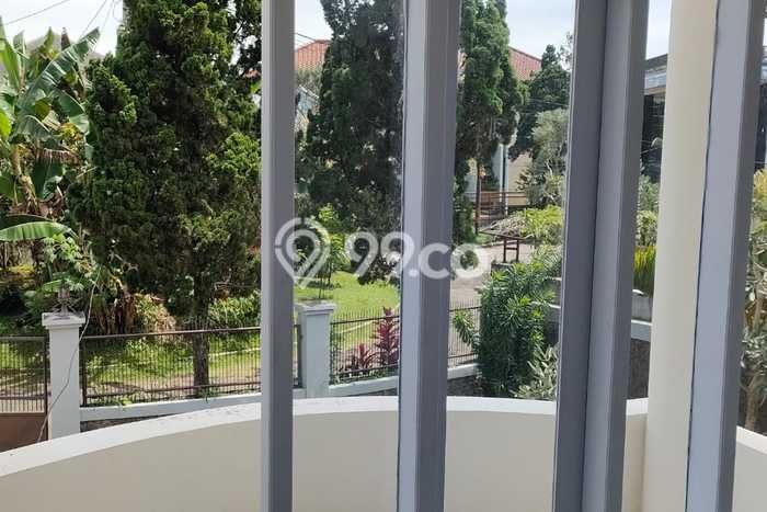 Dijual Murah Rumah dengan 4 Kamar Tidur dan 3 Kamar Mandi di Kawasan Cipaku, Bandung Dijual Murah Rumah dengan 4 Kamar Tidur dan 3 Kamar Mandi di Kawasan Cipaku, Bandung