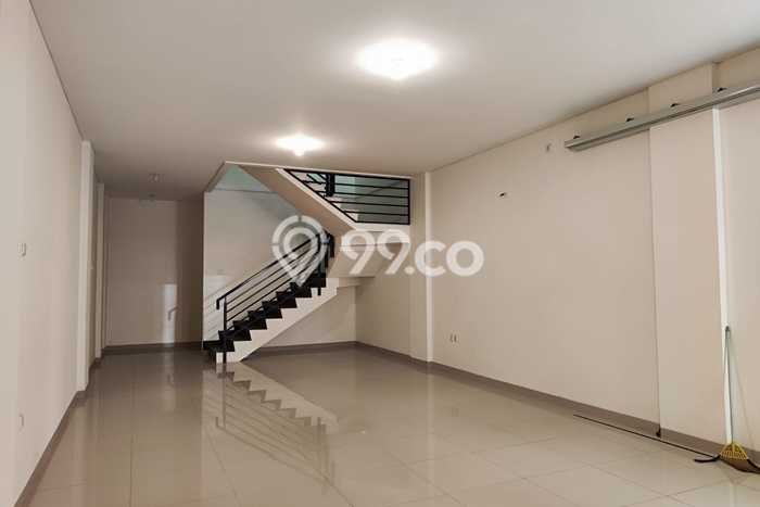 Ruko di Mekar Wangi, Luas 200m², Area Komersial, Strategis Ruko di Mekar Wangi, Luas 200m², Area Komersial, Strategis