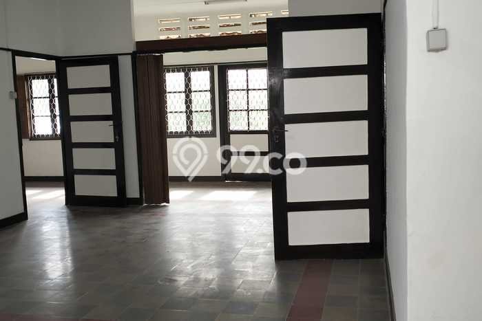 Ready to Use! Luxury House LT 390m2 Desain Modern di Pajajaran Ready to Use! Luxury House LT 390m2 Desain Modern di Pajajaran