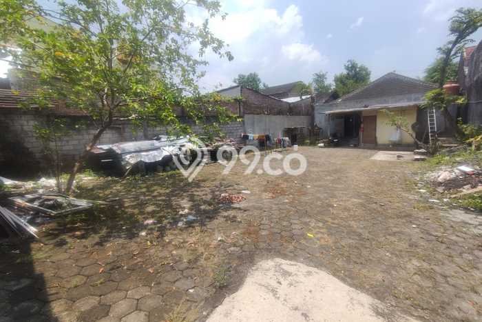 Dijual Segera Kost 11 Kamar, 3 Kamar Mandi di Semarang Selatan, Semarang, Luas 1m2 Dijual Segera Kost 11 Kamar, 3 Kamar Mandi di Semarang Selatan, Semarang, Luas 1m2