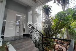 Disewakan! Rumah 5 Kamar Tidur &
4 Kamar Mandi di Duren Tiga, Jakarta Selatan Disewakan! Rumah 5 Kamar Tidur &
4 Kamar Mandi di Duren Tiga, Jakarta Selatan