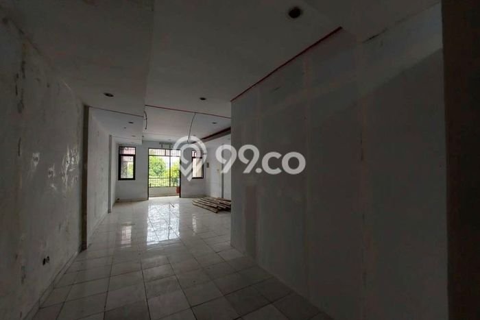 LOKASI STRATEGIS! Ruko Kawasan , Luas 195m2m², Pengunjung Tinggi LOKASI STRATEGIS! Ruko Kawasan , Luas 195m2m², Pengunjung Tinggi