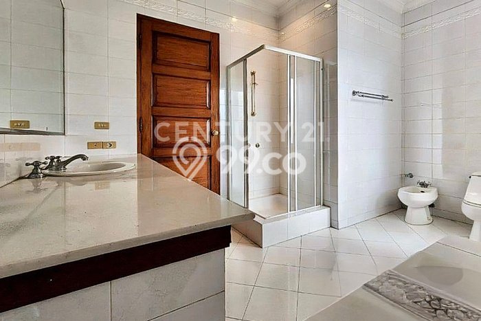 Hunian Modern dengan LT 650m2 & LB 800m2 Dikontrakkan di patra kuningan Hunian Modern dengan LT 650m2 & LB 800m2 Dikontrakkan di patra kuningan