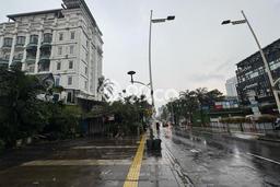 Ready to Use! Luxury House LT 1300m2 Desain Modern di Kemang Ready to Use! Luxury House LT 1300m2 Desain Modern di Kemang