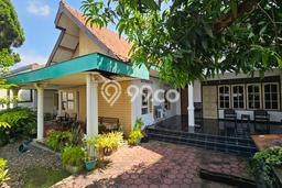 For Sale! Premium House LT 368m2 Desain Elegan di Puspogiwang For Sale! Premium House LT 368m2 Desain Elegan di Puspogiwang