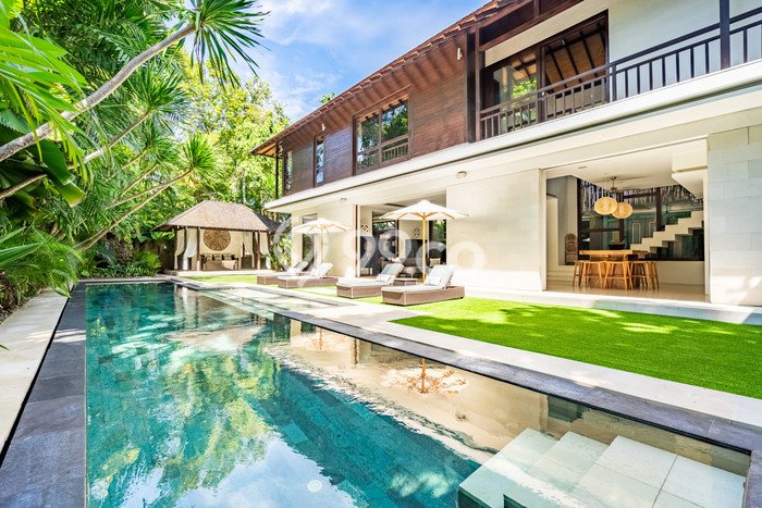 For Sale! Luxury House LT 1150m2 Desain Modern di Seminyak For Sale! Luxury House LT 1150m2 Desain Modern di Seminyak