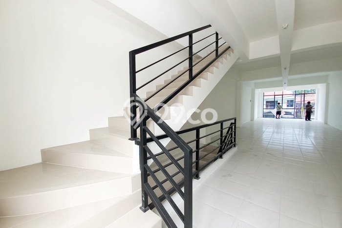 Unit Ruko Dijual di Surabaya LT 175m2 & LB 300m2 Unit Ruko Dijual di Surabaya LT 175m2 & LB 300m2