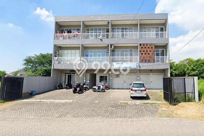 Area Ramai! Ruko Dijual di Wiyung untuk Bisnis Luas Bangunan 250m2 Area Ramai! Ruko Dijual di Wiyung untuk Bisnis Luas Bangunan 250m2