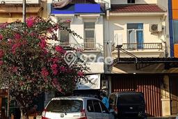Unit Ruko Dijual di Jakarta Barat LT 48m2 & LB 144m2 Unit Ruko Dijual di Jakarta Barat LT 48m2 & LB 144m2