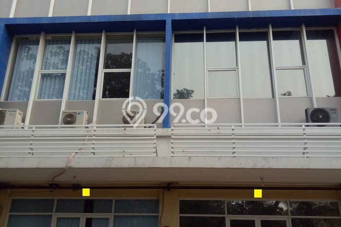 Ruko Dijual di Prime Area Jakarta Barat Luas 135m2 Ruko Dijual di Prime Area Jakarta Barat Luas 135m2