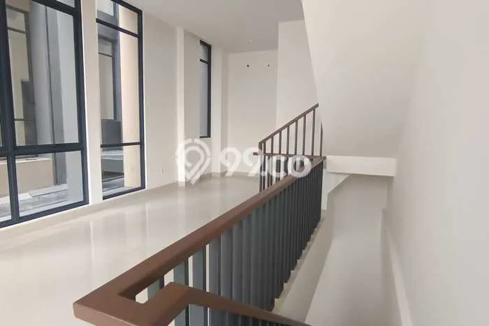 Disewakan Ruko di Kawasan Ramai Gading Serpong Luas 115m2 Disewakan Ruko di Kawasan Ramai Gading Serpong Luas 115m2