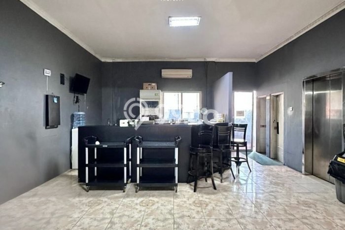 Unit Komersial Dijual di Jakarta Selatan LT 157m2 & LB 850m2 Unit Komersial Dijual di Jakarta Selatan LT 157m2 & LB 850m2
