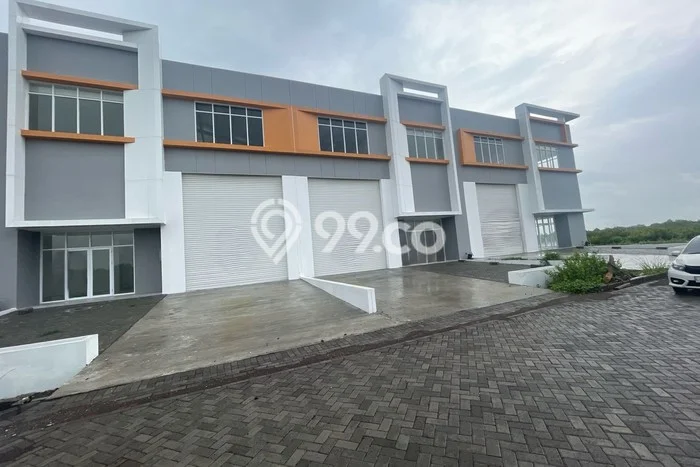 Gudang Kawasan Manyar, Luas 324m2m², Area Komersial, Akses Manyar, Gresik, Gresik Gudang Kawasan Manyar, Luas 324m2m², Area Komersial, Akses Manyar, Gresik, Gresik