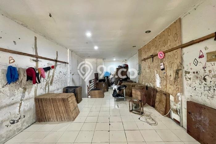 Ruko Dijual di Prime Area Jakarta Barat Luas 236m2 Ruko Dijual di Prime Area Jakarta Barat Luas 236m2
