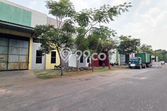 Unit Pabrik disewakan di Manyar Gresik dengan LT 864m2 / LB 756m2 Unit Pabrik disewakan di Manyar Gresik dengan LT 864m2 / LB 756m2