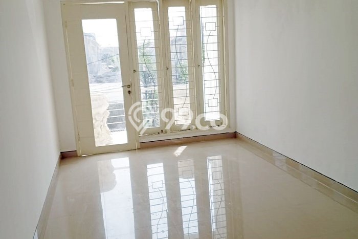 For Sale Hunian Rumah Nyaman 3 KT di Mulyosari, Surabaya For Sale Hunian Rumah Nyaman 3 KT di Mulyosari, Surabaya