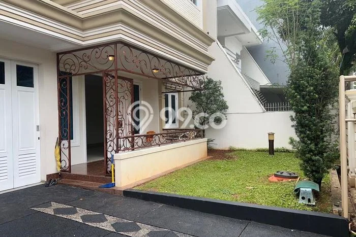 Hunian Mewah Dijual LT 300m2 di Kebon Jeruk, Jakarta Barat Hunian Mewah Dijual LT 300m2 di Kebon Jeruk, Jakarta Barat