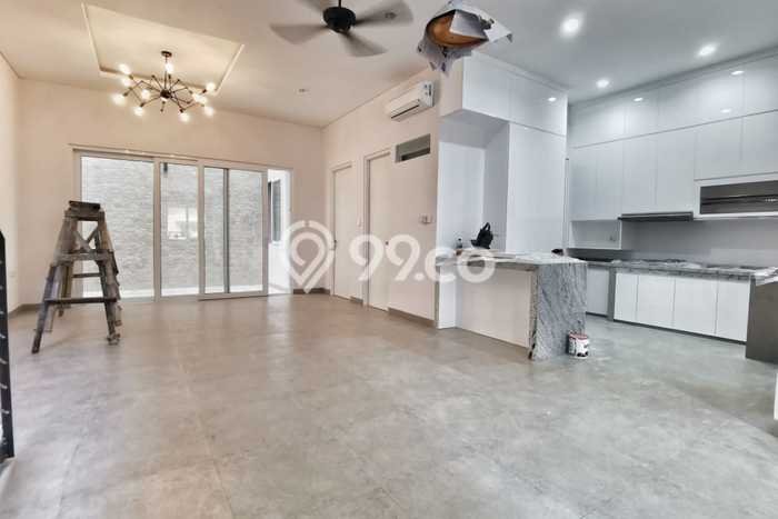 Rumah di Intercon, 4 KT, Akses Universitas, Luas 144m² Bangunan 250m² Rumah di Intercon, 4 KT, Akses Universitas, Luas 144m² Bangunan 250m²