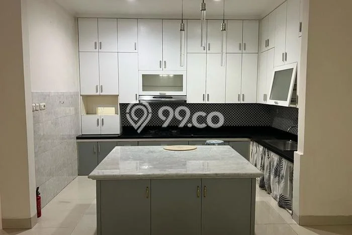 Hunian Mewah Dijual LT 300m2 di Kebon Jeruk, Jakarta Barat Hunian Mewah Dijual LT 300m2 di Kebon Jeruk, Jakarta Barat