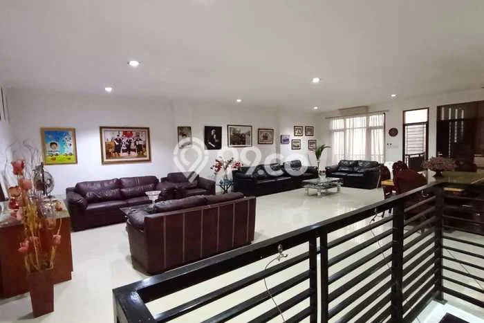 Lokasi terbaik! Rumah siap huni disewakan di Palmerah LB 670m2 Lokasi terbaik! Rumah siap huni disewakan di Palmerah LB 670m2