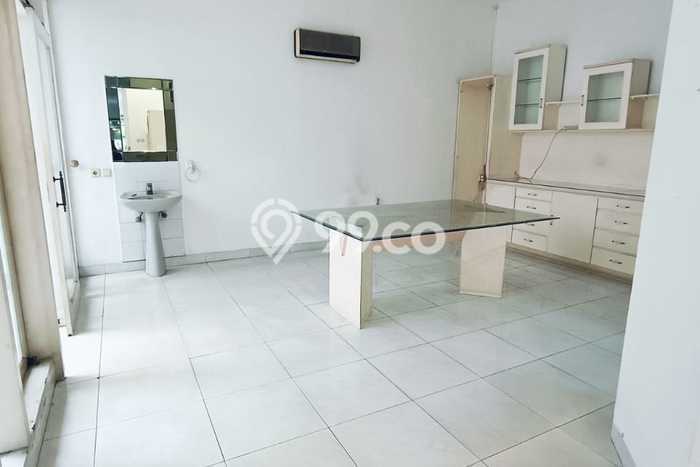Jarang Ada! Rumah Sewa 4 Kamar Nyaman Siap Huni Intercon Jarang Ada! Rumah Sewa 4 Kamar Nyaman Siap Huni Intercon