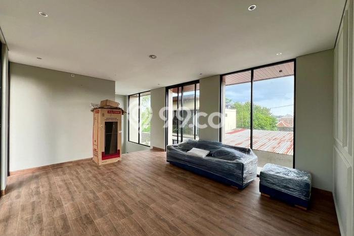 Jual Rumah Bagus Siap Huni LB 171m2 di Depok, Sleman Jual Rumah Bagus Siap Huni LB 171m2 di Depok, Sleman