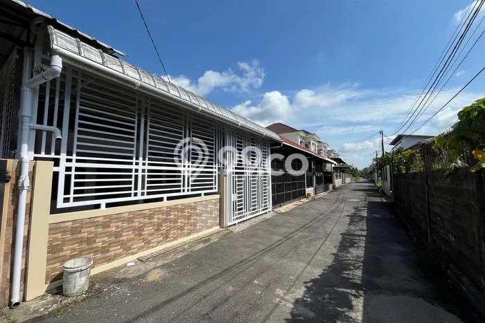 SPECIAL OFFER! Rumah di Pontianak Kota, 2 KT, Lingkungan Asri, LT 140m² Bangunan 100m² SPECIAL OFFER! Rumah di Pontianak Kota, 2 KT, Lingkungan Asri, LT 140m² Bangunan 100m²