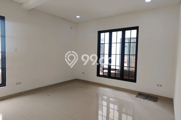HUNIAN PREMIUM! Rumah di Tanjung Barat, 7 KT, Kawasan Prospektif, LT 300m² Bangunan 400m² HUNIAN PREMIUM! Rumah di Tanjung Barat, 7 KT, Kawasan Prospektif, LT 300m² Bangunan 400m²