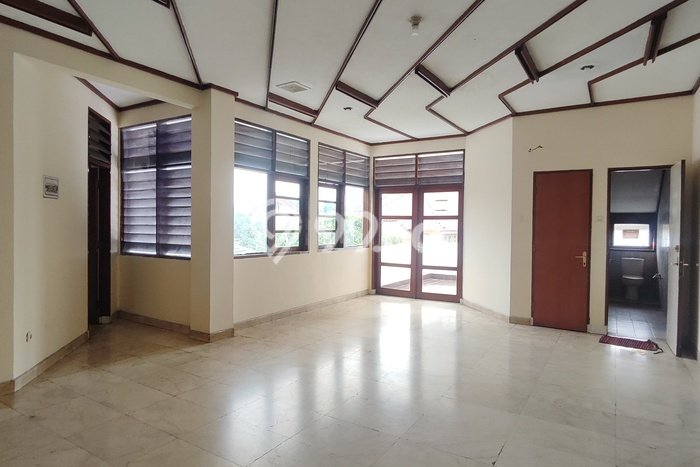 Rumah Asri di Pejaten, 4 KM, Lingkungan Tenang, LT 700m² Bangunan 500m² Rumah Asri di Pejaten, 4 KM, Lingkungan Tenang, LT 700m² Bangunan 500m²