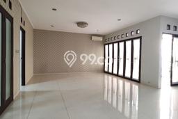 Rumah Asri di Kebayoran Baru, 4 KT, Lingkungan Strategis, LT 280m² Bangunan 320m² Rumah Asri di Kebayoran Baru, 4 KT, Lingkungan Strategis, LT 280m² Bangunan 320m²